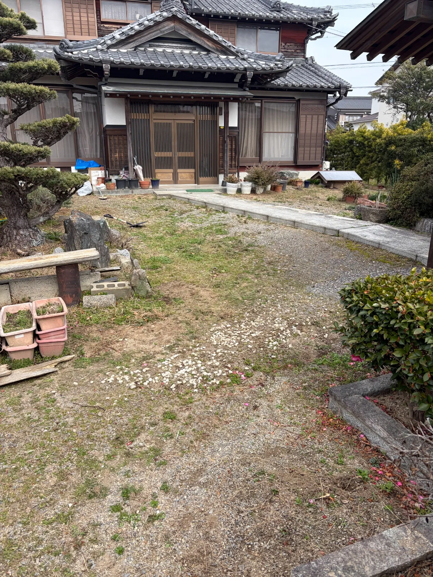 西尾市・外構 防草シート・砂利敷き込み